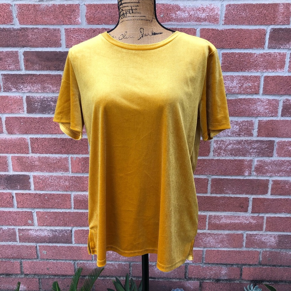 🔸3/$20🔸 Mustard yellow velvet shirt